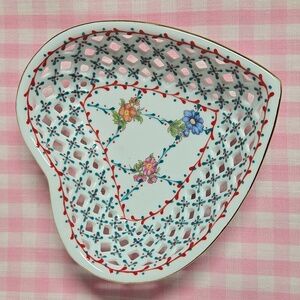 Vintage Heart Decor Porcelain Decorative Ornate Floral Gold Colored Accent Trim